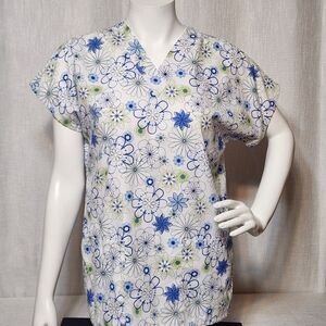 Sierra Scrubs Top Blue Floral Pattern Pockets V-neck Small